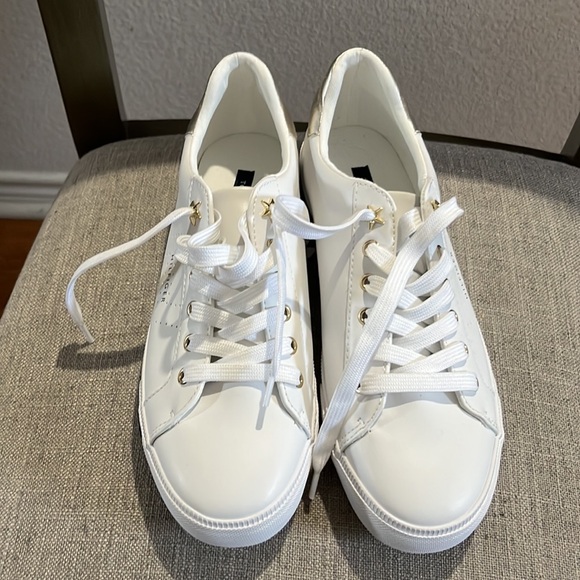 Tommy Hilfiger shoes white Size 8M new with tag - Picture 3 of 8